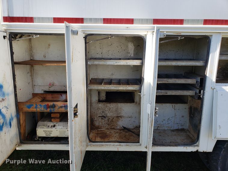 image for item EK9101 2006 International 7400 utility truck