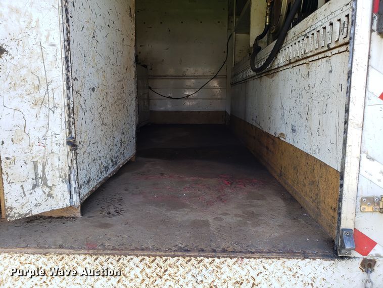 image for item EK9101 2006 International 7400 utility truck