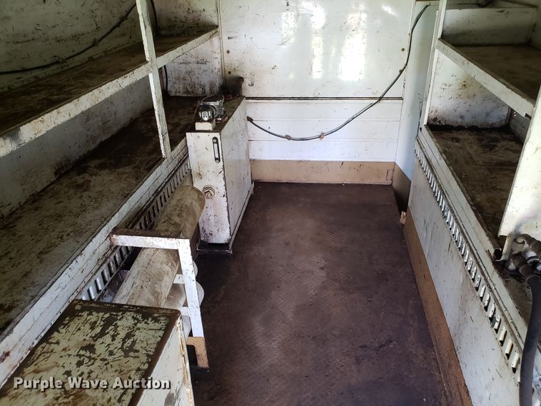 image for item EK9101 2006 International 7400 utility truck