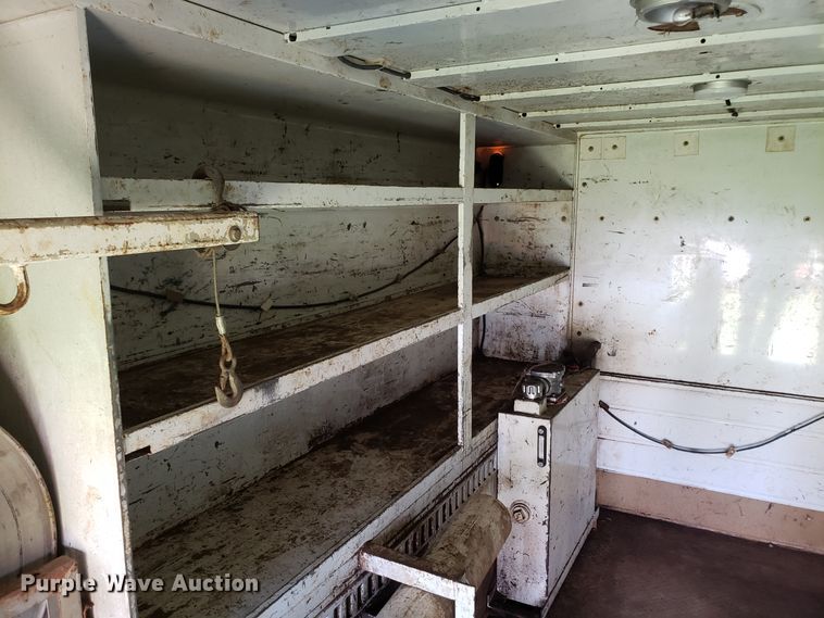 image for item EK9101 2006 International 7400 utility truck