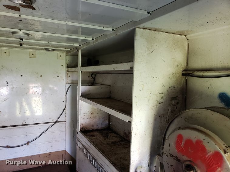 image for item EK9101 2006 International 7400 utility truck