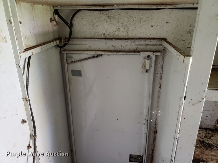 image for item EK9101 2006 International 7400 utility truck