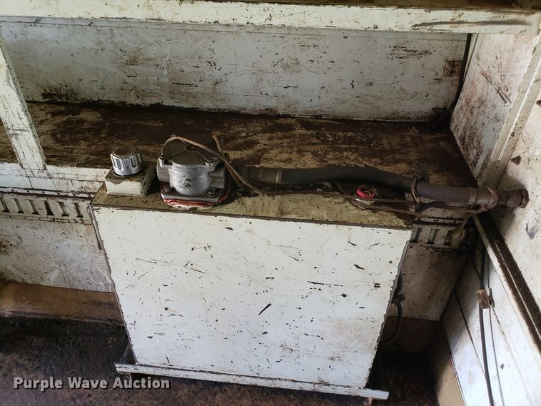 image for item EK9101 2006 International 7400 utility truck