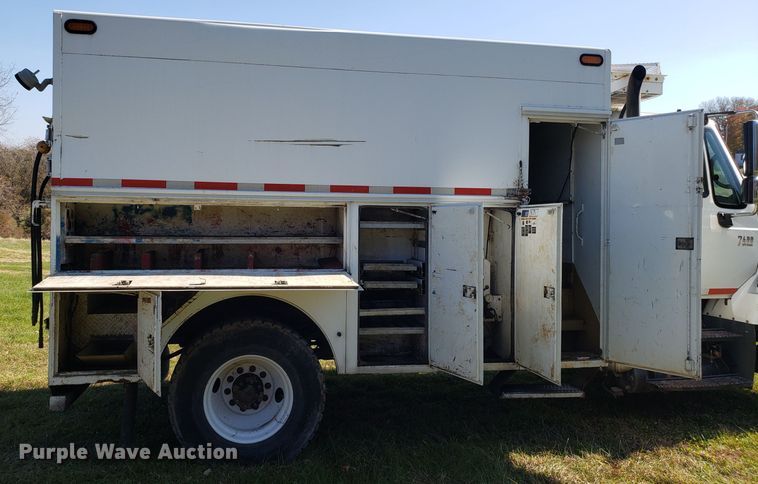 image for item EK9101 2006 International 7400 utility truck