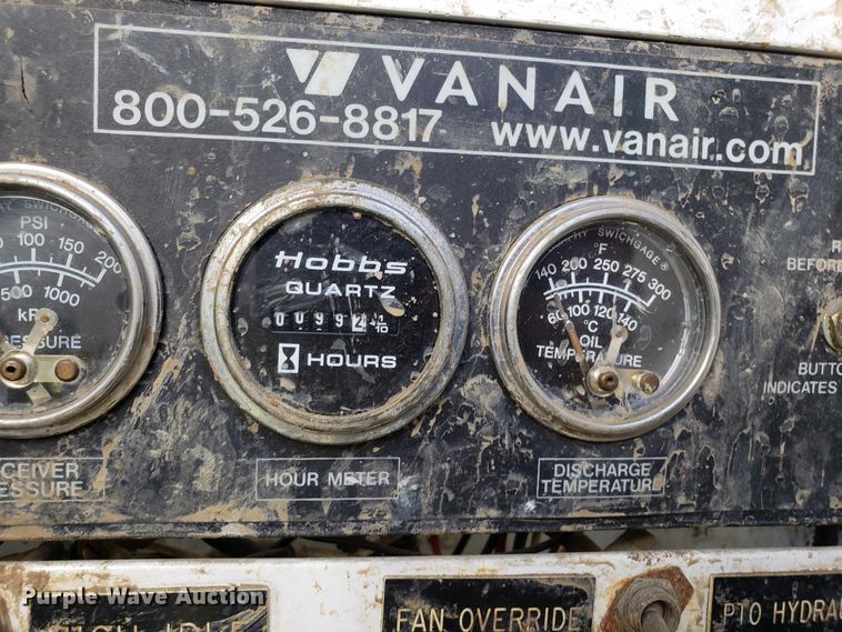 image for item EK9101 2006 International 7400 utility truck