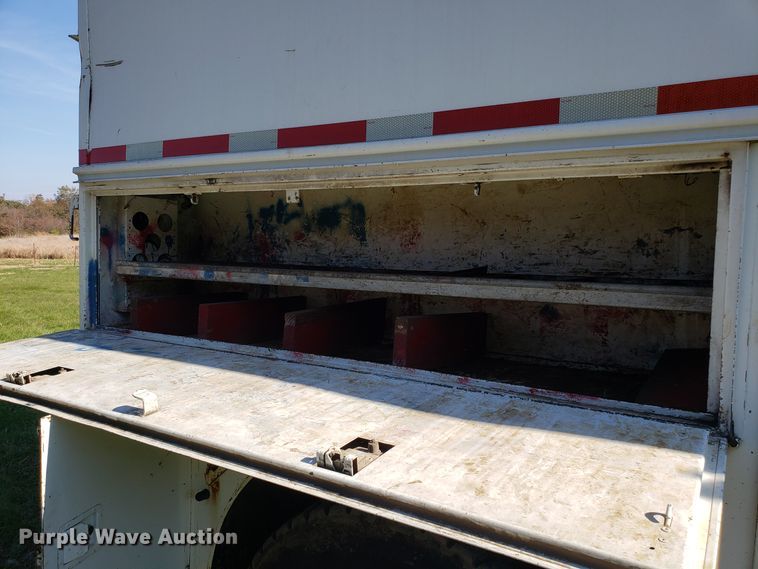 image for item EK9101 2006 International 7400 utility truck