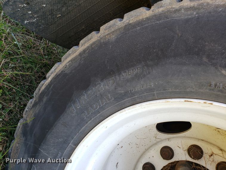 image for item EK9101 2006 International 7400 utility truck