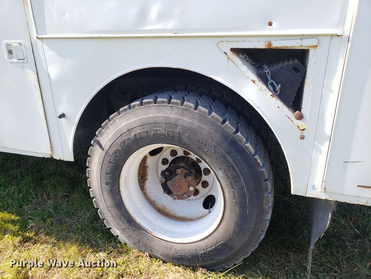 image for item EK9101 2006 International 7400 utility truck