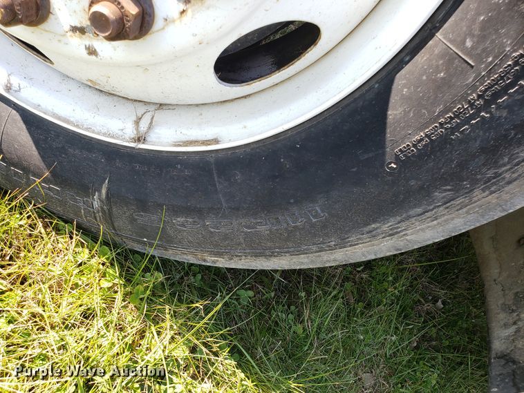 image for item EK9101 2006 International 7400 utility truck