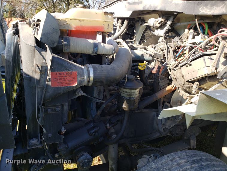 image for item EK9101 2006 International 7400 utility truck