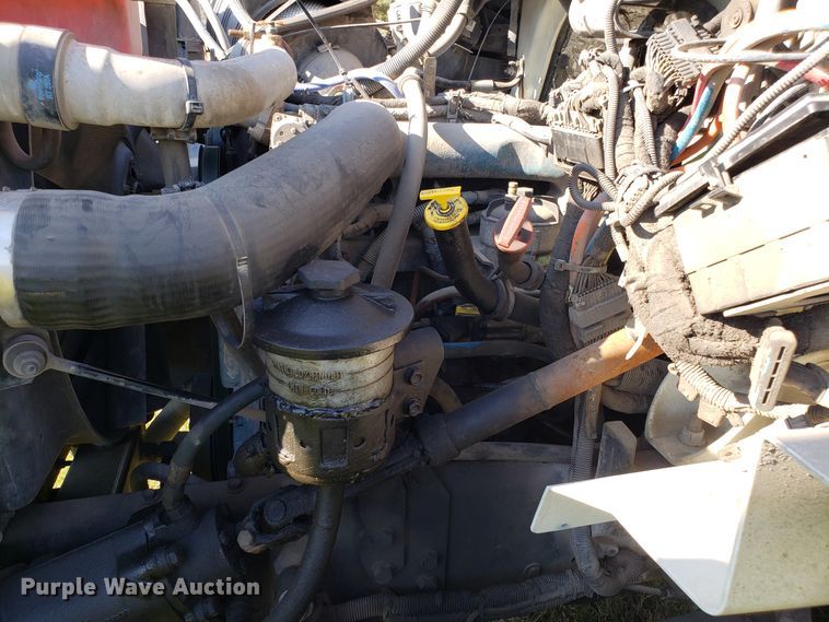 image for item EK9101 2006 International 7400 utility truck