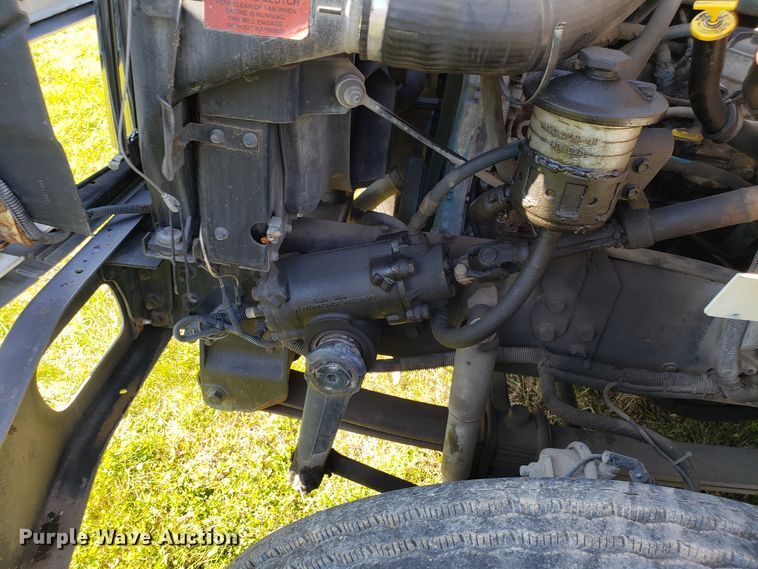 image for item EK9101 2006 International 7400 utility truck