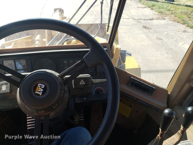 image for item ET9961 1994 Caterpillar 918F wheel loader