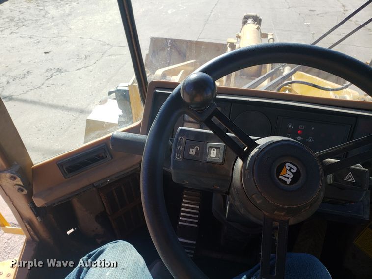 image for item ET9961 1994 Caterpillar 918F wheel loader