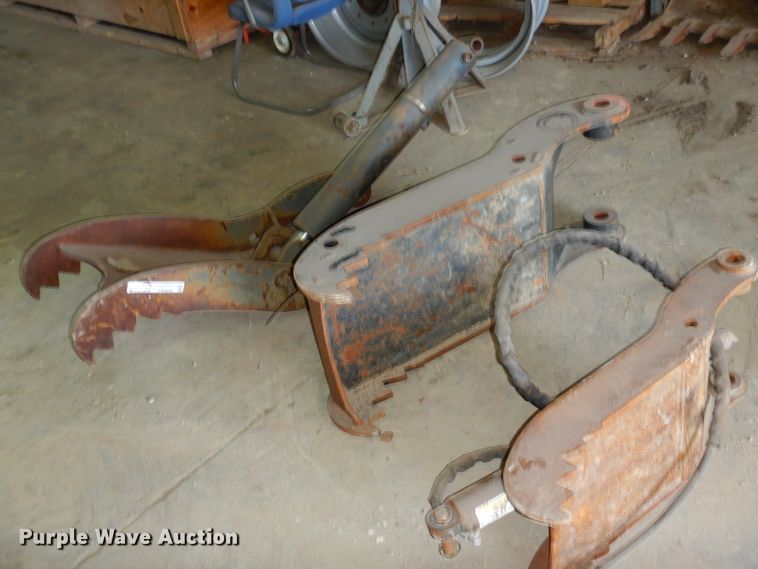 image for item FA9828 (3) hydraulic excavator thumbs