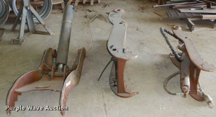 image for item FA9828 (3) hydraulic excavator thumbs