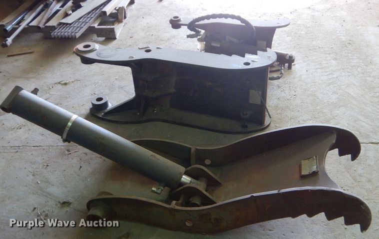 image for item FA9828 (3) hydraulic excavator thumbs