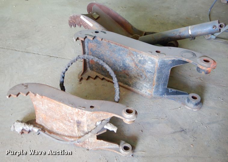 image for item FA9828 (3) hydraulic excavator thumbs