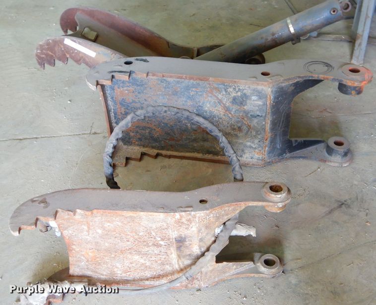 image for item FA9828 (3) hydraulic excavator thumbs