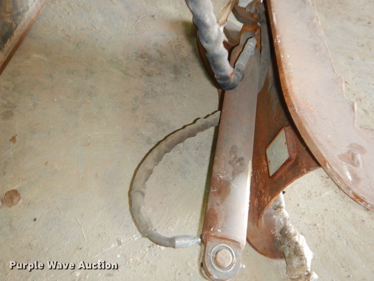 image for item FA9828 (3) hydraulic excavator thumbs