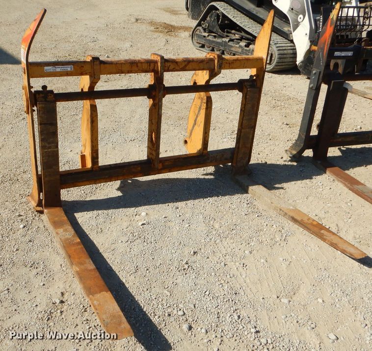 image for item FA9829 JRB 580M 44"L pallet forks