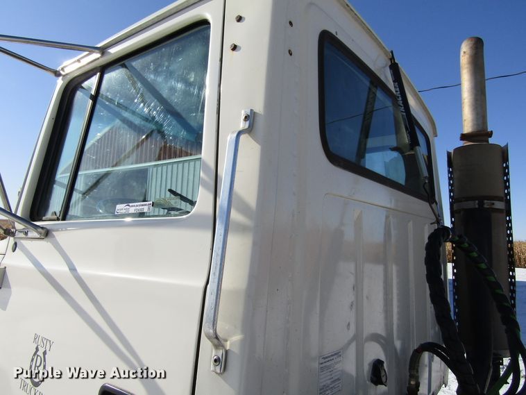 image for item FD9303 1991 Ford L9000 semi truck