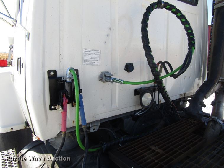 image for item FD9303 1991 Ford L9000 semi truck