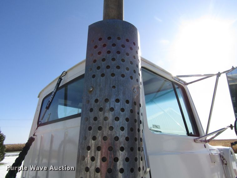 image for item FD9303 1991 Ford L9000 semi truck