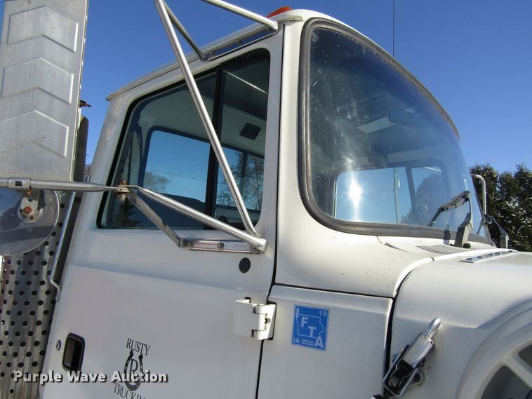 image for item FD9303 1991 Ford L9000 semi truck