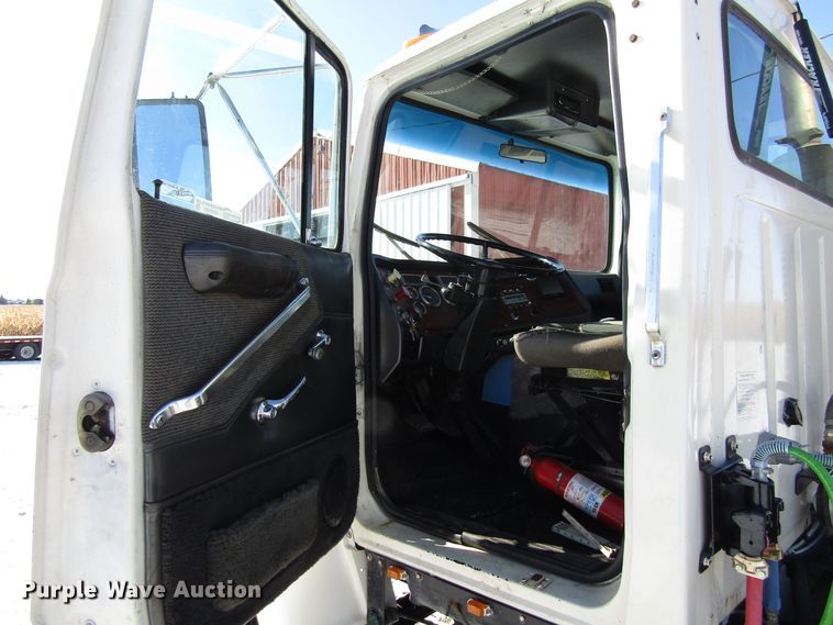 image for item FD9303 1991 Ford L9000 semi truck