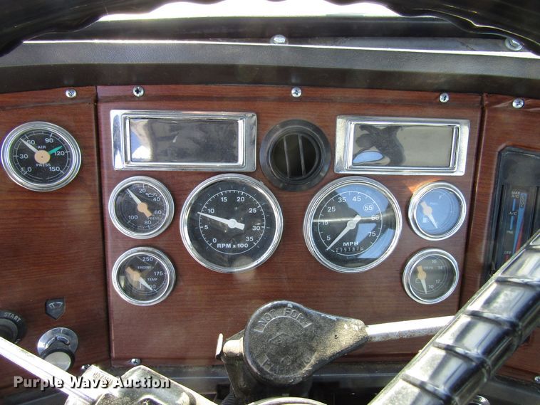 image for item FD9303 1991 Ford L9000 semi truck