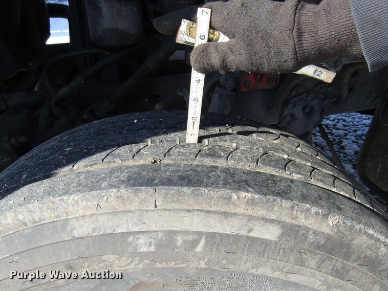 image for item FD9303 1991 Ford L9000 semi truck