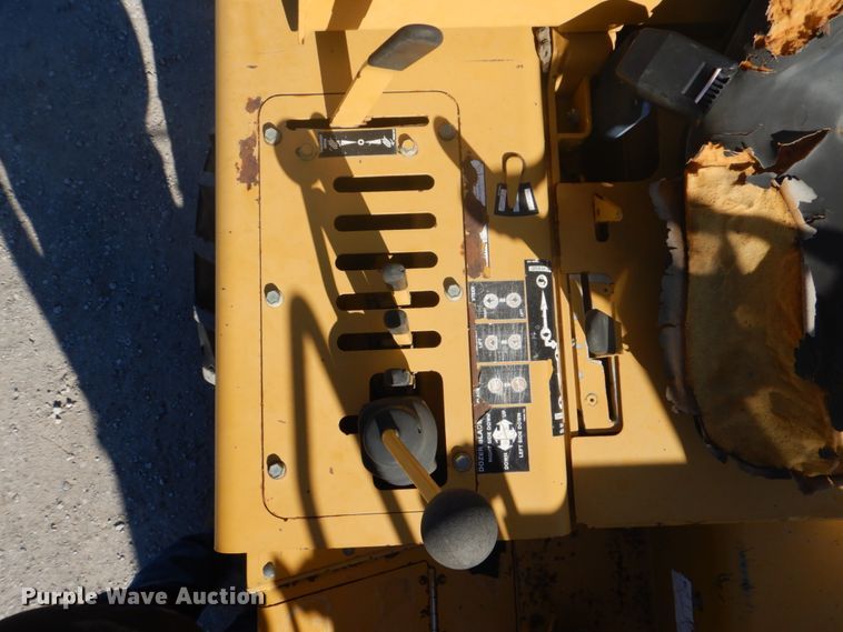 image for item FF9073 1994 Vermeer V4750 trencher