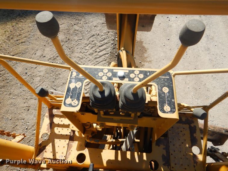 image for item FF9073 1994 Vermeer V4750 trencher