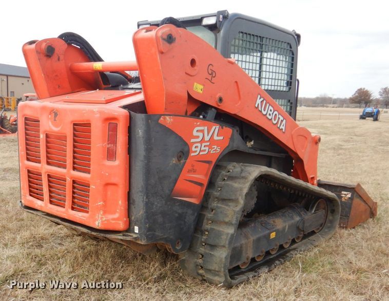 image for item FF9137 2017 Kubota SVL95-2S skid steer