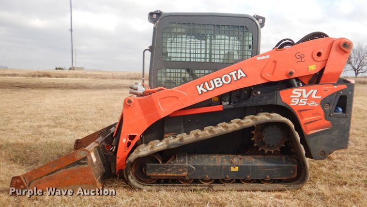 image for item FF9137 2017 Kubota SVL95-2S skid steer