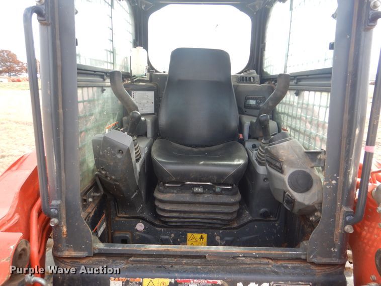 image for item FF9137 2017 Kubota SVL95-2S skid steer