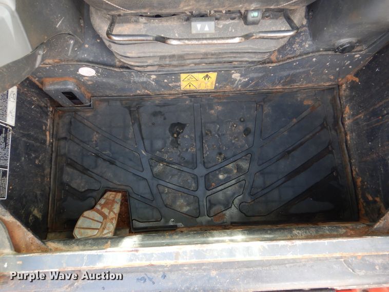 image for item FF9137 2017 Kubota SVL95-2S skid steer