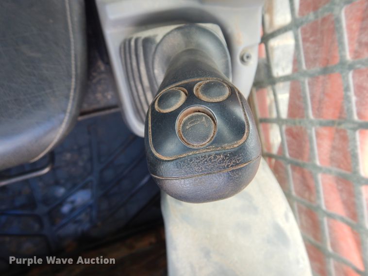 image for item FF9137 2017 Kubota SVL95-2S skid steer