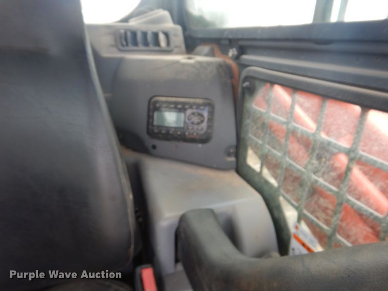 image for item FF9137 2017 Kubota SVL95-2S skid steer