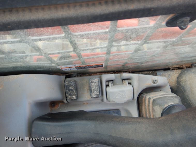 image for item FF9137 2017 Kubota SVL95-2S skid steer