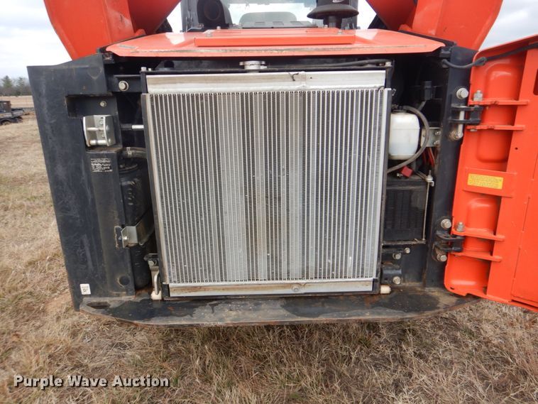 image for item FF9137 2017 Kubota SVL95-2S skid steer