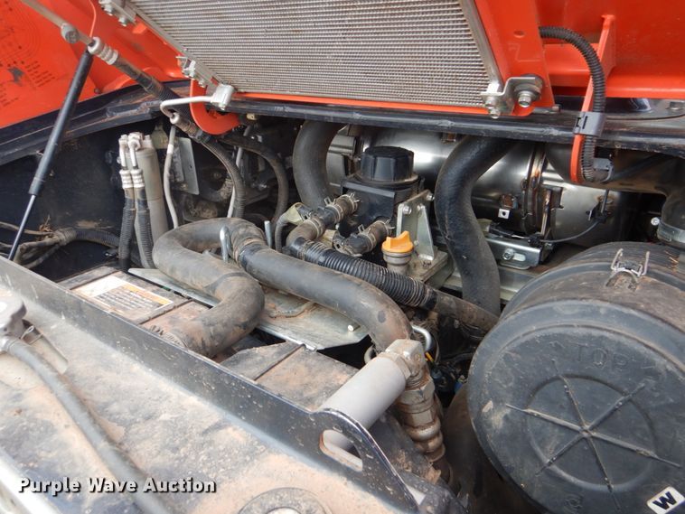 image for item FF9137 2017 Kubota SVL95-2S skid steer