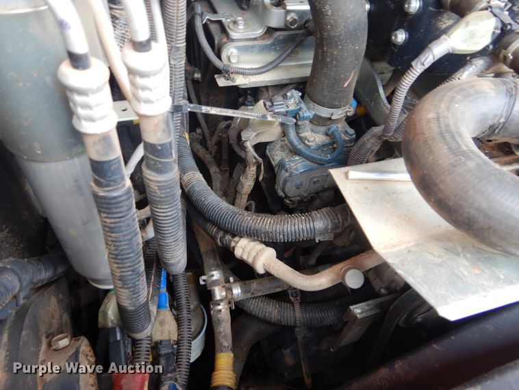 image for item FF9137 2017 Kubota SVL95-2S skid steer