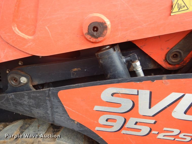 image for item FF9137 2017 Kubota SVL95-2S skid steer
