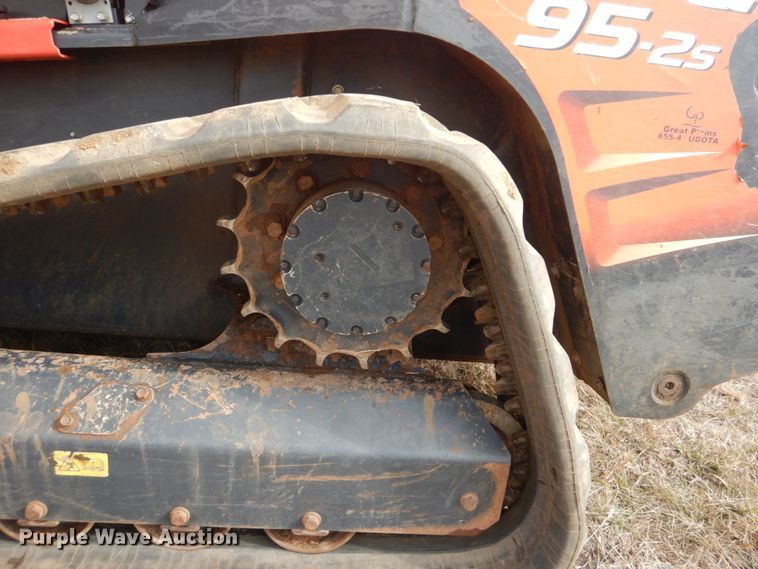 image for item FF9137 2017 Kubota SVL95-2S skid steer