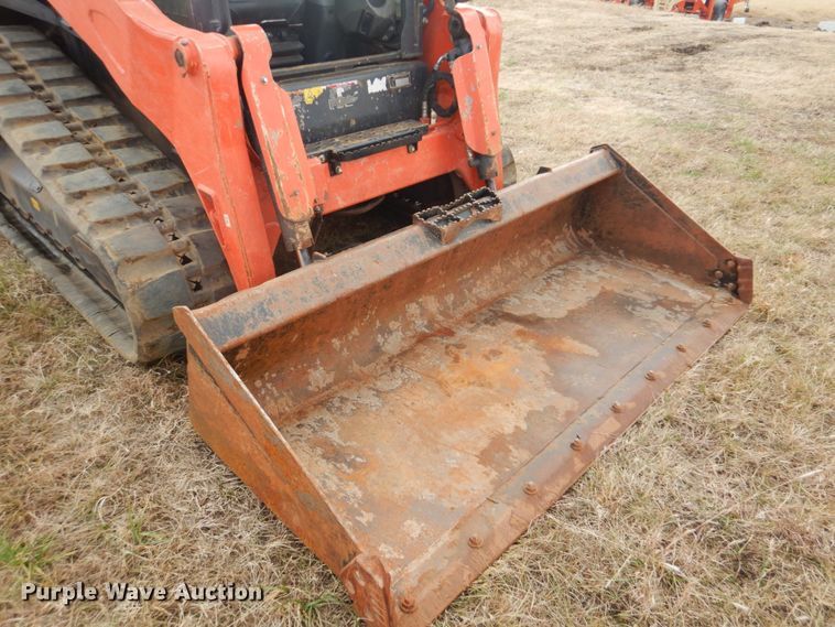 image for item FF9137 2017 Kubota SVL95-2S skid steer