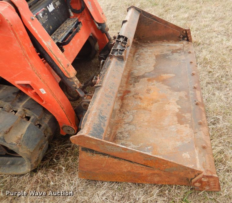 image for item FF9137 2017 Kubota SVL95-2S skid steer