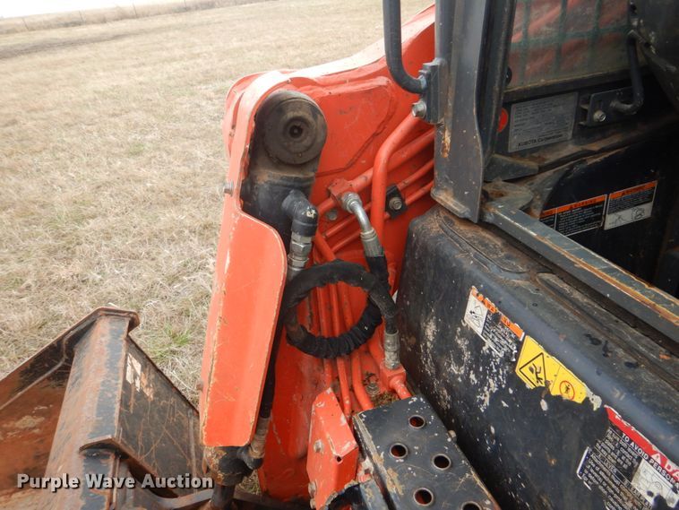 image for item FF9137 2017 Kubota SVL95-2S skid steer