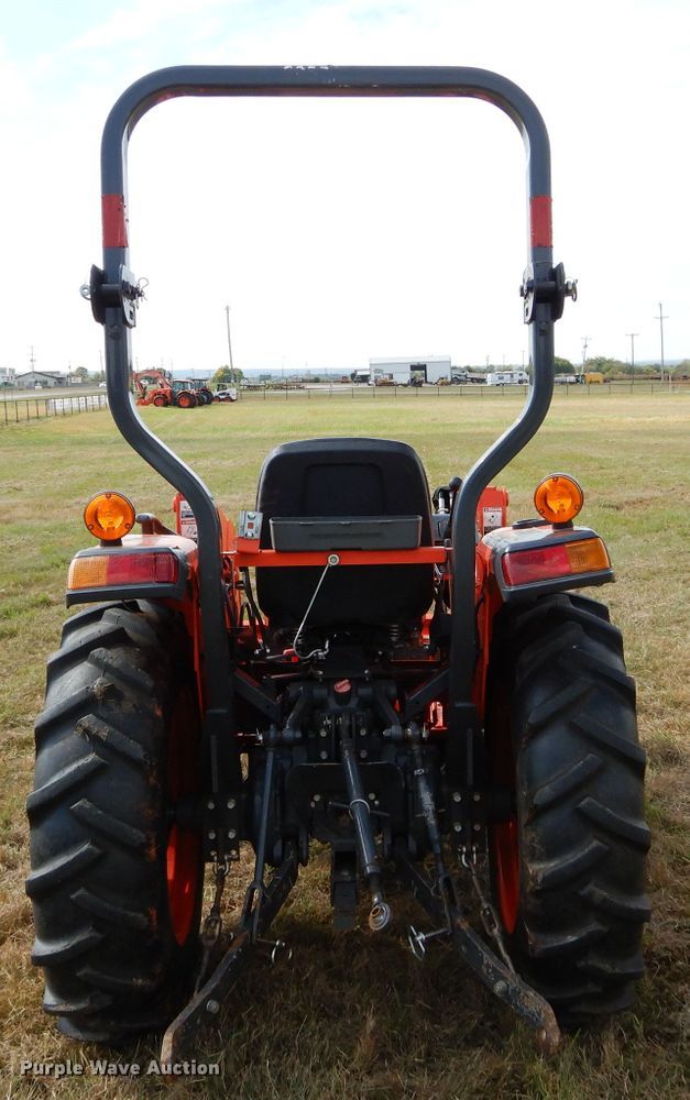 image for item GC9640 2017 Kubota L3301D MFWD tractor